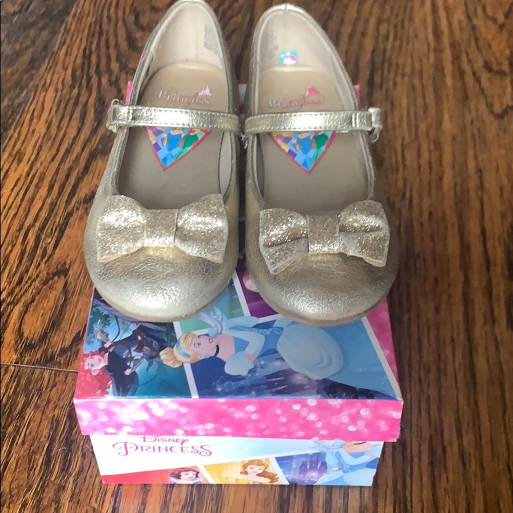 Disney Princess Gold size 7.5